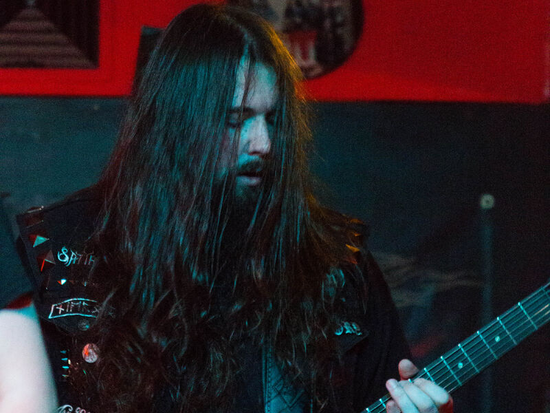 Live im Dr. Rock Club Lübeck (Sandro - Foto von Marco Grau) Sandro, Gitarrist der Pagan Black Metal Band Blakylle live im Dr. Rock Clob Lübeck