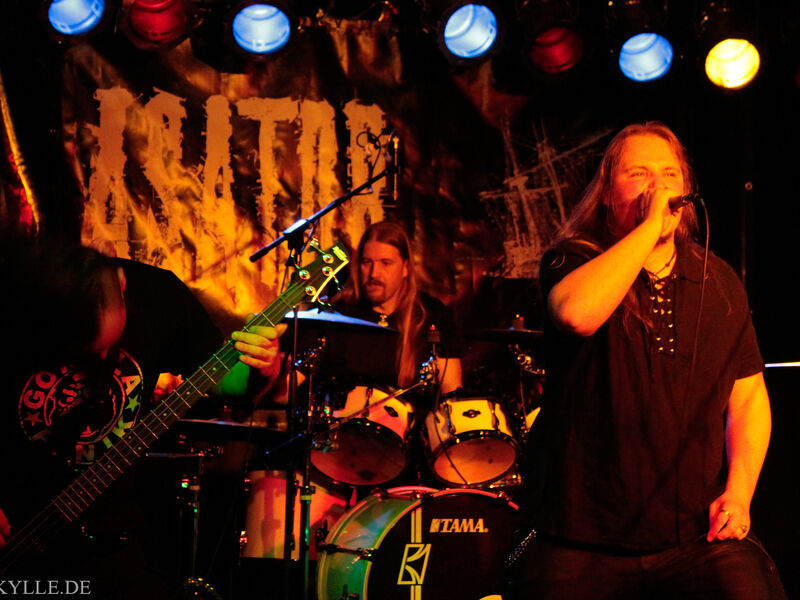 Live im JUZ Leer (v.l.n.r. Frank, Mumme, Flo) Die Pagan Black Metal Band Blakylle live im JUZ Leer