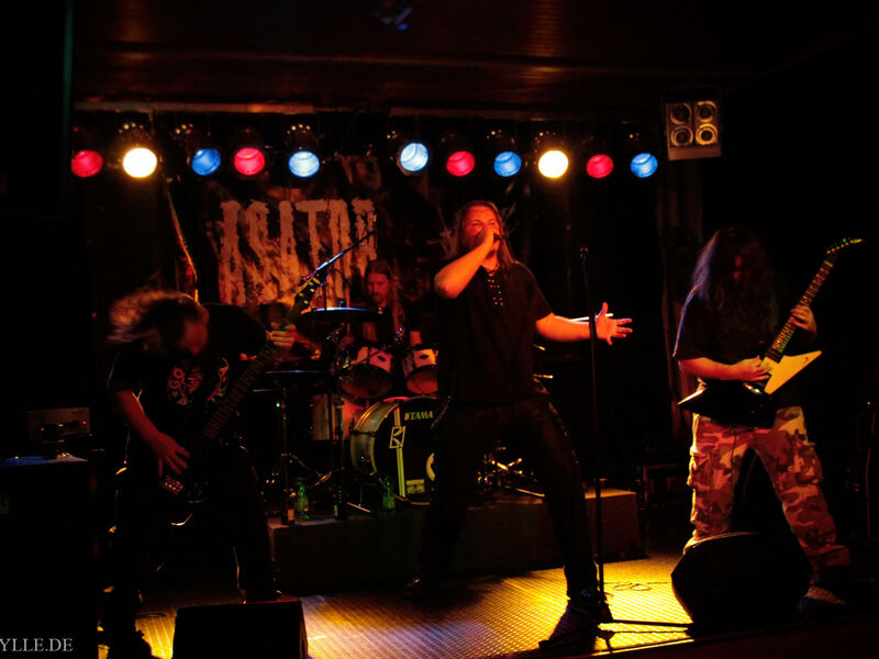 Live im JUZ Leer (v.l.n.r. Frank, Mumme, Flo, Sandro) Die Pagan Black Metal Band Blakylle live im JUZ Leer